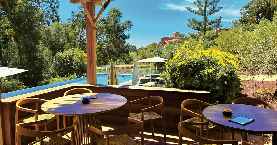 Pool bar
